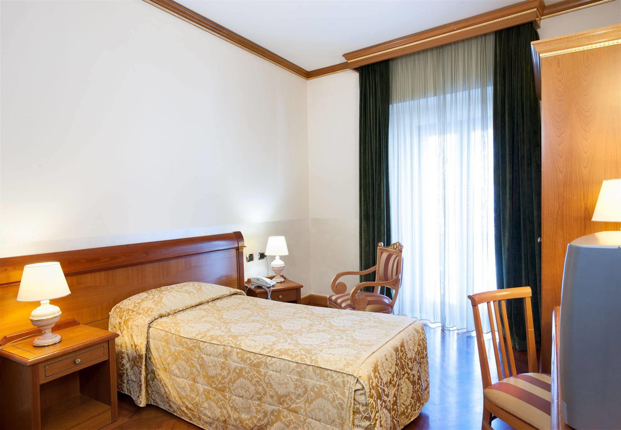 Hotel Marconi Milan Bagian luar foto