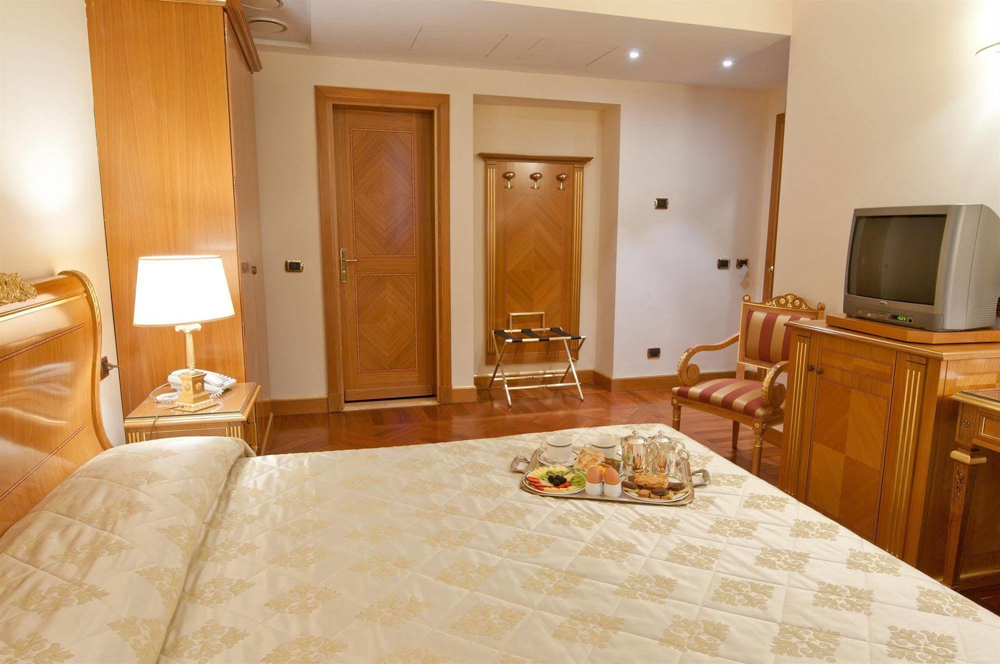 Hotel Marconi Milan Bagian luar foto